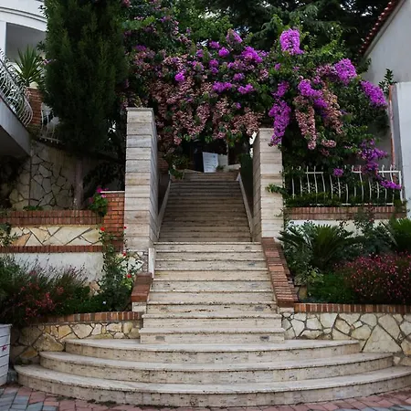 Arber Pensjonat Golem (Tirana)